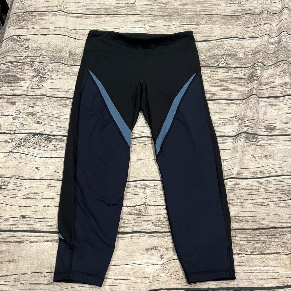 2 Pairs of Gapfit 7/8 Leggings. Navy Blue. No pilling. EUC. Medium